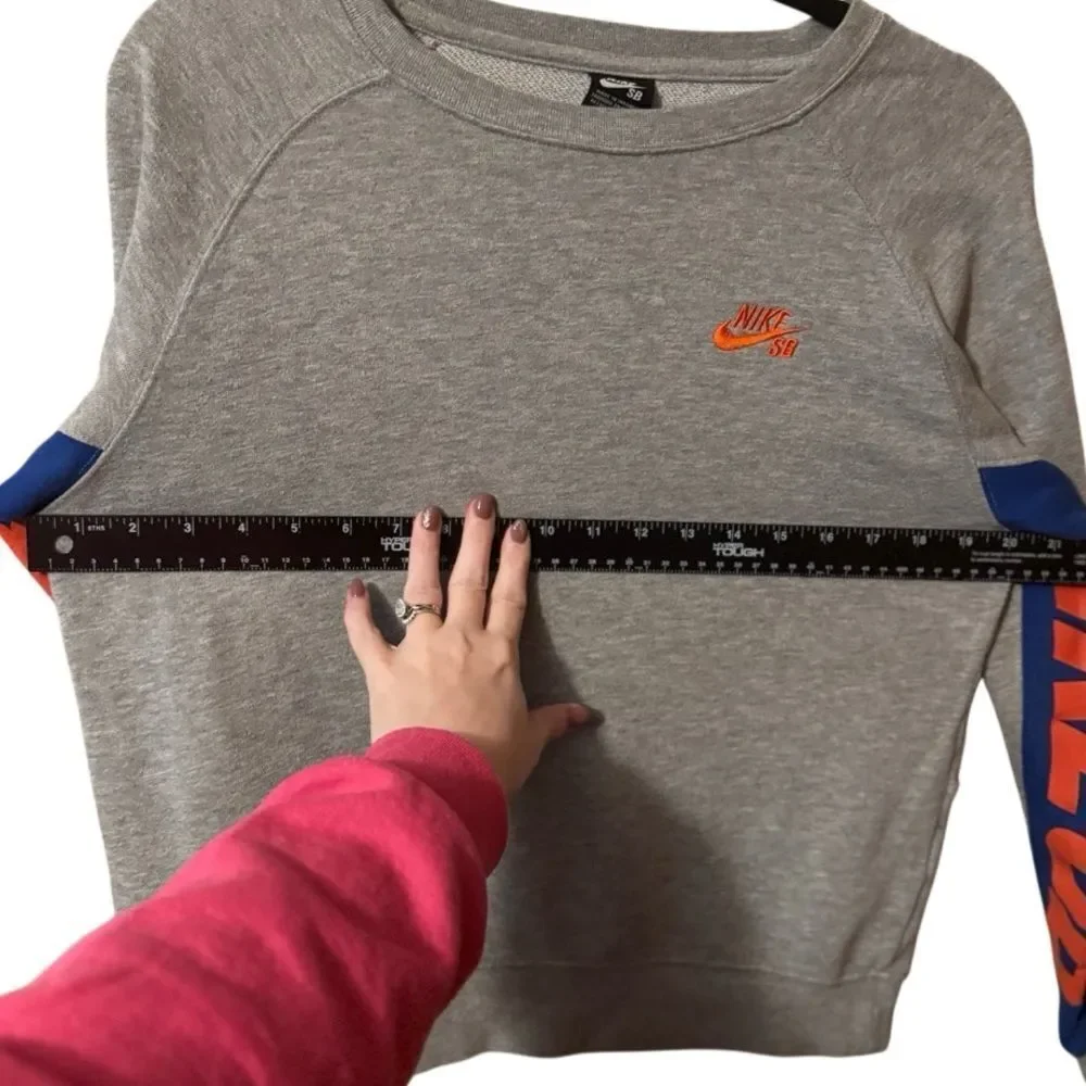 Nike SB – Kids Heather Gray Pullover Sweatshirt, Size Women’s M / Boys Large